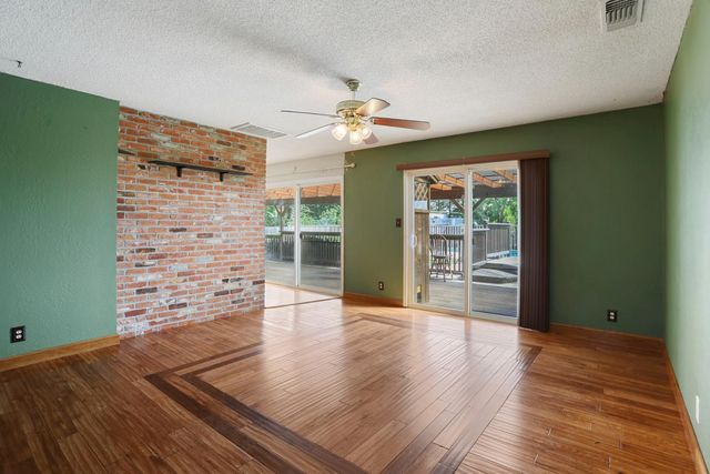 4592 W Woodbridge Rd, Lodi, CA 95242