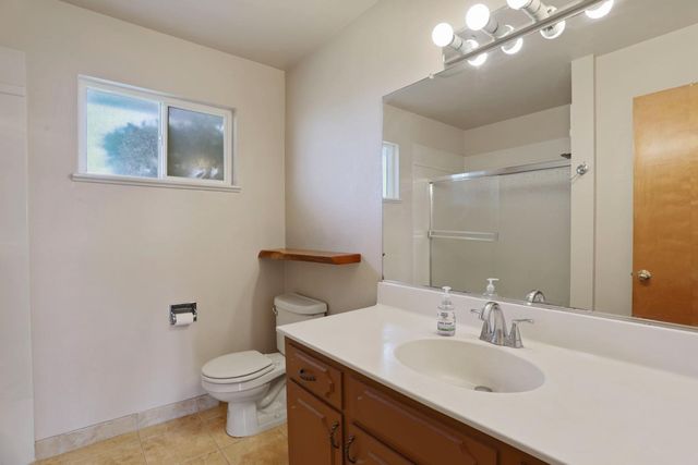 4592 W Woodbridge Rd, Lodi, CA 95242