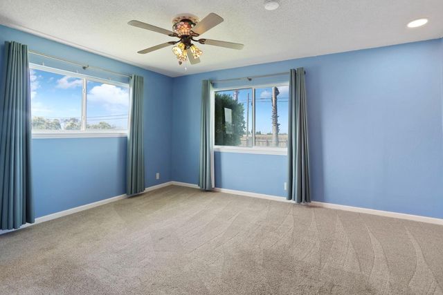 4592 W Woodbridge Rd, Lodi, CA 95242