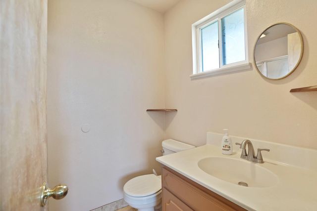 4592 W Woodbridge Rd, Lodi, CA 95242