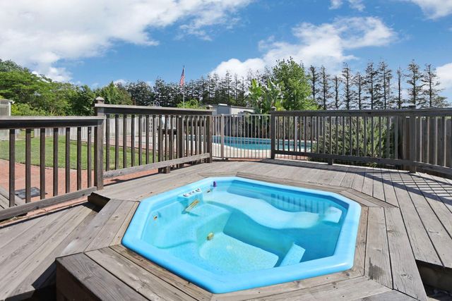 4592 W Woodbridge Rd, Lodi, CA 95242