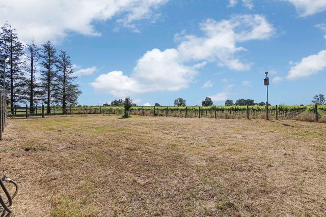 4592 W Woodbridge Rd, Lodi, CA 95242