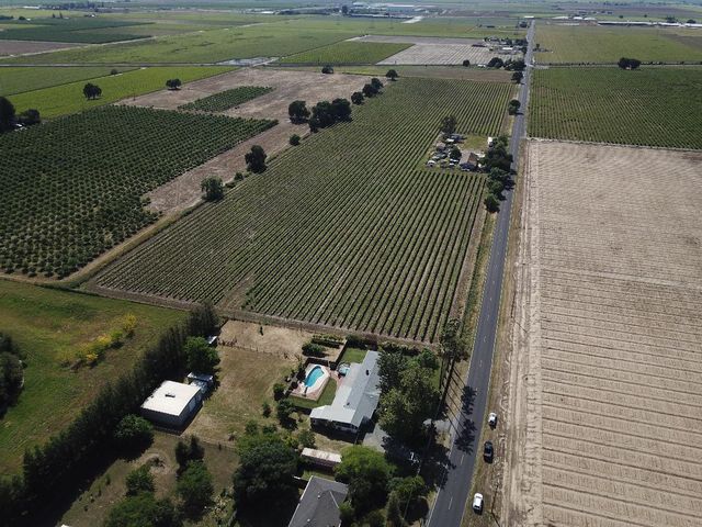 4592 W Woodbridge Rd, Lodi, CA 95242