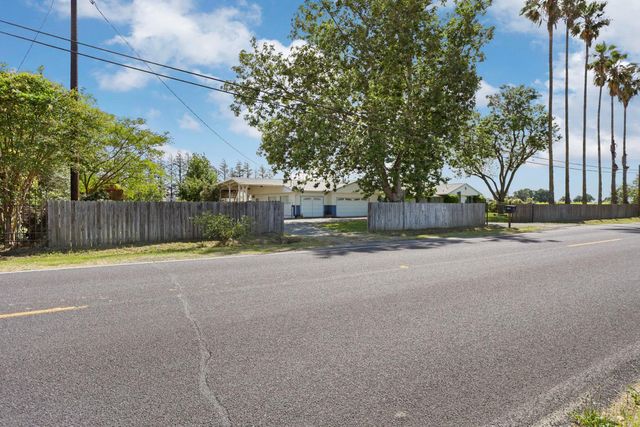 4592 W Woodbridge Rd, Lodi, CA 95242