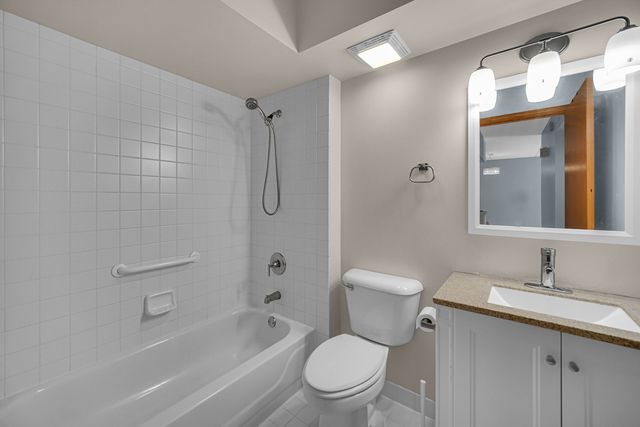 1636 Ashland Avenue 209, Des Plaines, IL 60016