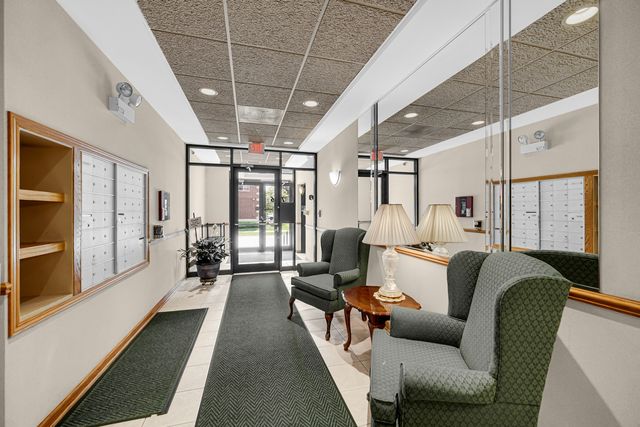 1636 Ashland Avenue 209, Des Plaines, IL 60016
