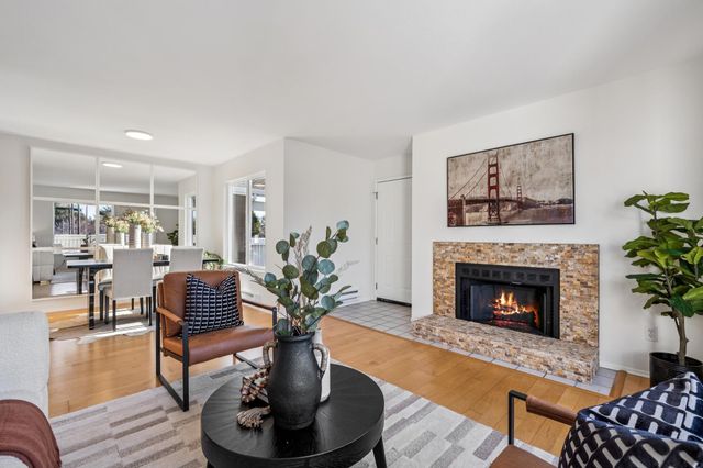 20 Marina Lakes Dr, Richmond, CA 94804