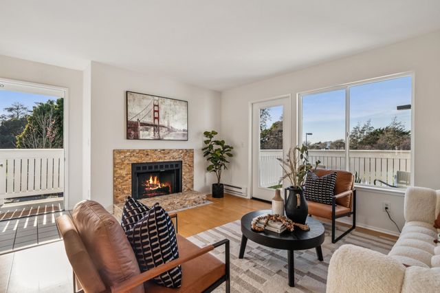 20 Marina Lakes Dr, Richmond, CA 94804