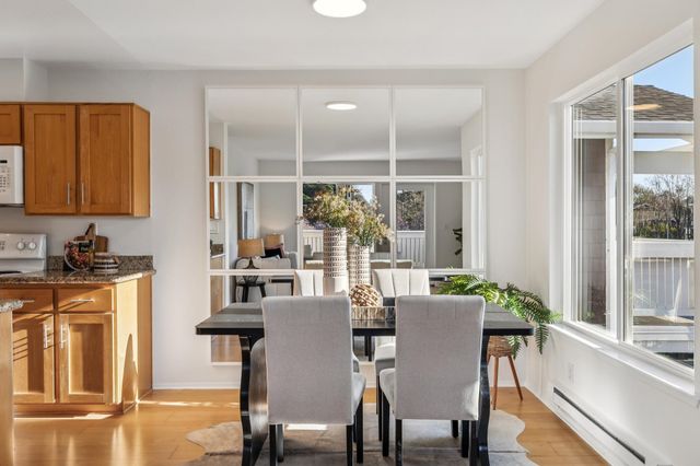 20 Marina Lakes Dr, Richmond, CA 94804