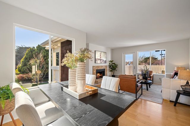 20 Marina Lakes Dr, Richmond, CA 94804