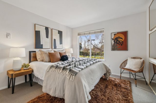 20 Marina Lakes Dr, Richmond, CA 94804