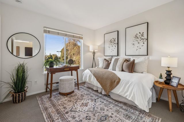 20 Marina Lakes Dr, Richmond, CA 94804