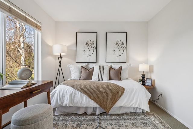 20 Marina Lakes Dr, Richmond, CA 94804