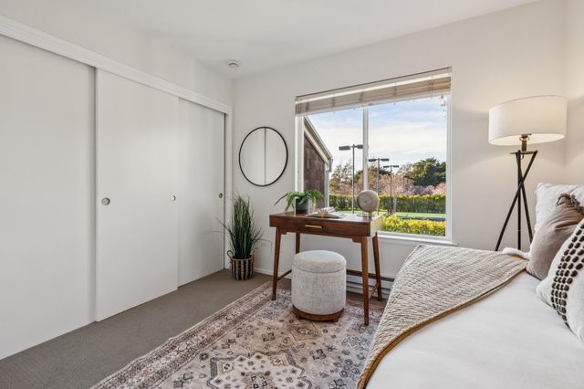 20 Marina Lakes Dr, Richmond, CA 94804