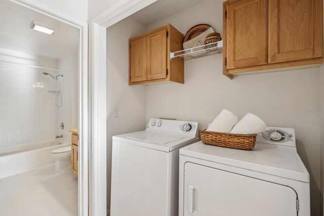 20 Marina Lakes Dr, Richmond, CA 94804