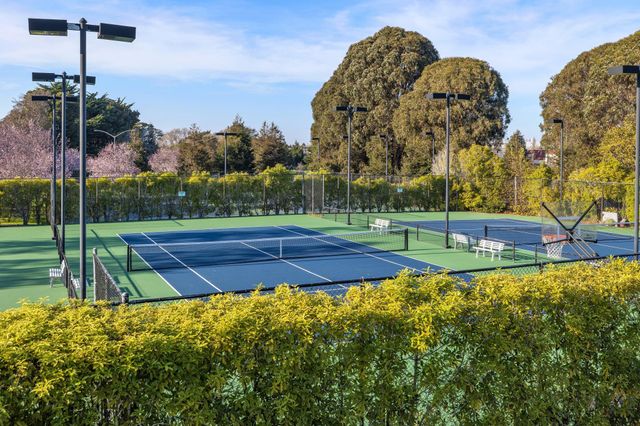 20 Marina Lakes Dr, Richmond, CA 94804