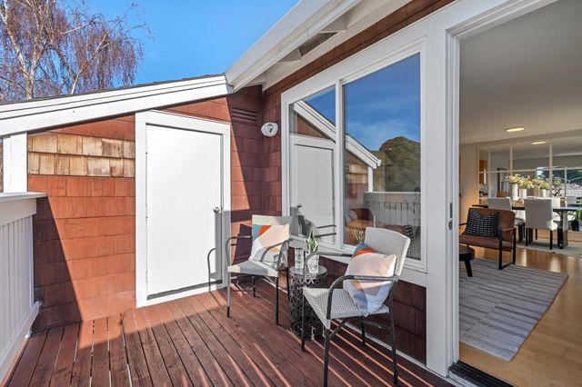 20 Marina Lakes Dr, Richmond, CA 94804