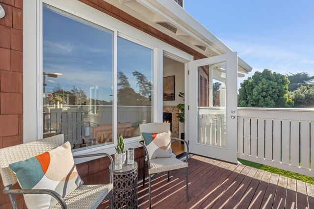 20 Marina Lakes Dr, Richmond, CA 94804