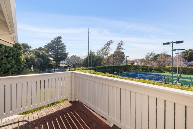 20 Marina Lakes Dr, Richmond, CA 94804