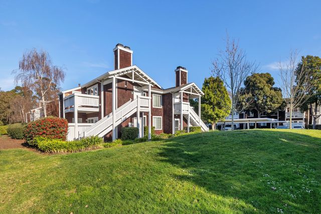 20 Marina Lakes Dr, Richmond, CA 94804