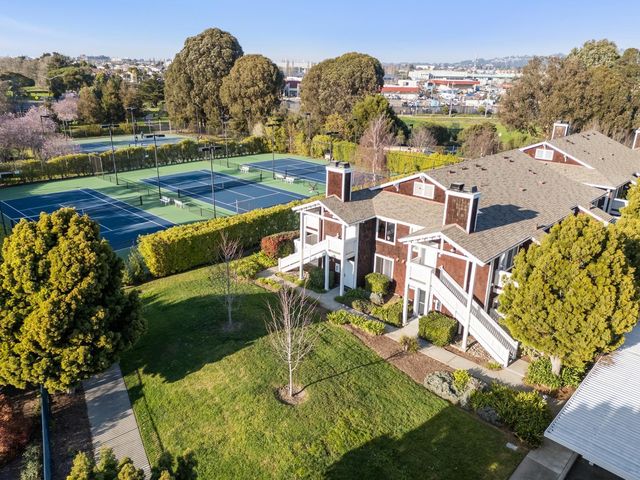 20 Marina Lakes Dr, Richmond, CA 94804