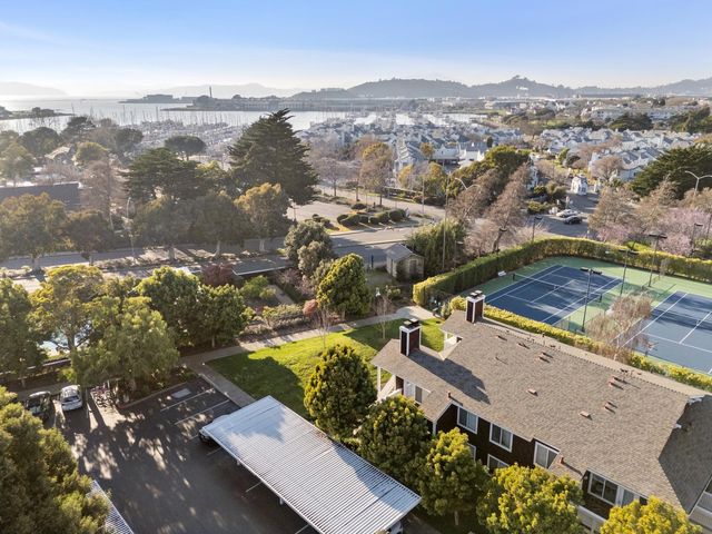 20 Marina Lakes Dr, Richmond, CA 94804