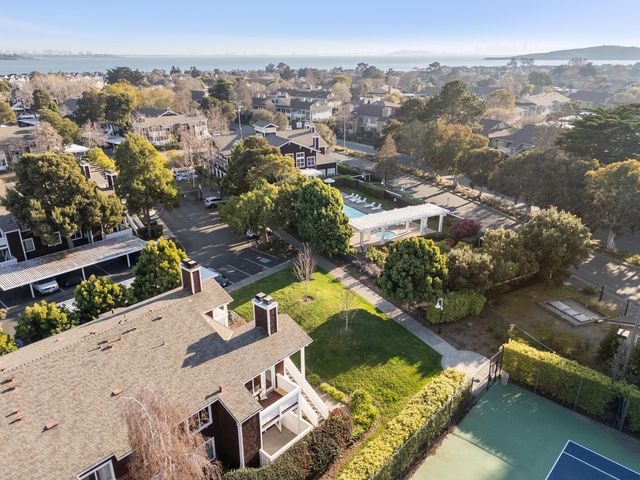 20 Marina Lakes Dr, Richmond, CA 94804