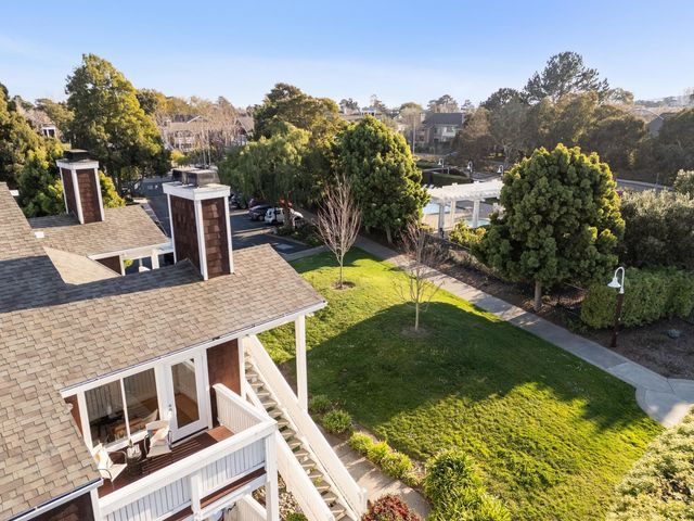 20 Marina Lakes Dr, Richmond, CA 94804