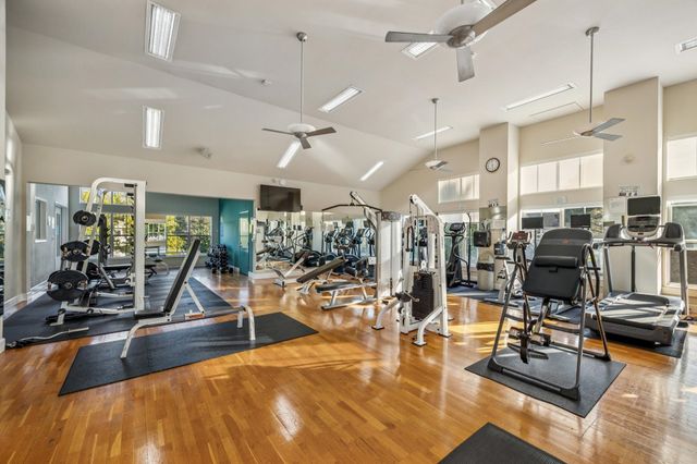 20 Marina Lakes Dr, Richmond, CA 94804