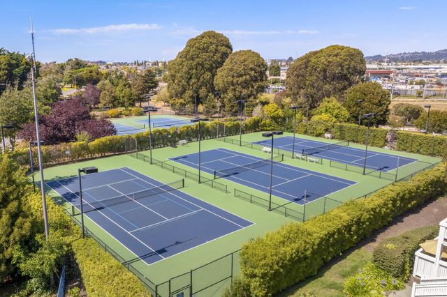 20 Marina Lakes Dr, Richmond, CA 94804