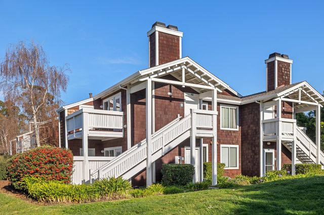 20 Marina Lakes Dr, Richmond, CA 94804