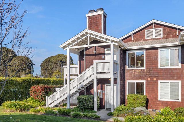 20 Marina Lakes Dr, Richmond, CA 94804