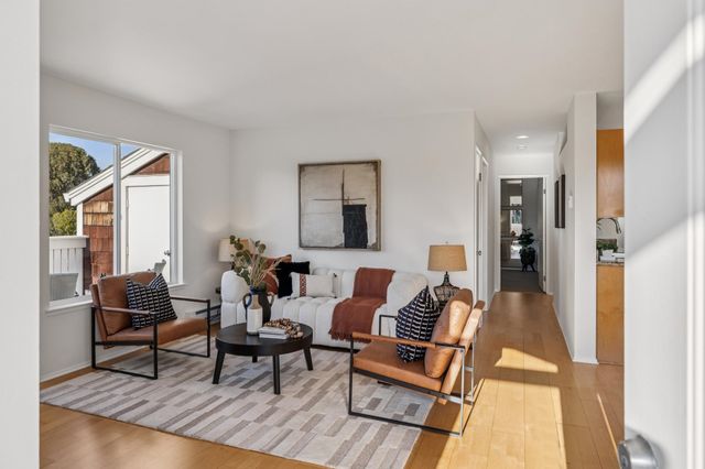 20 Marina Lakes Dr, Richmond, CA 94804