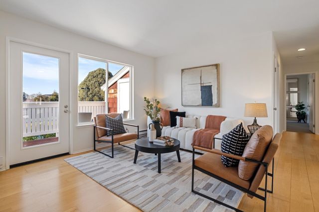 20 Marina Lakes Dr, Richmond, CA 94804