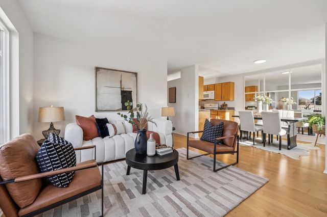 20 Marina Lakes Dr, Richmond, CA 94804