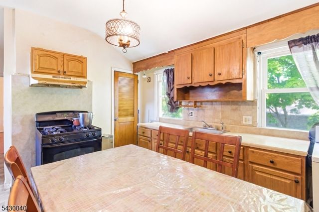 36 Kenmore Ave, Newark City, NJ 07106