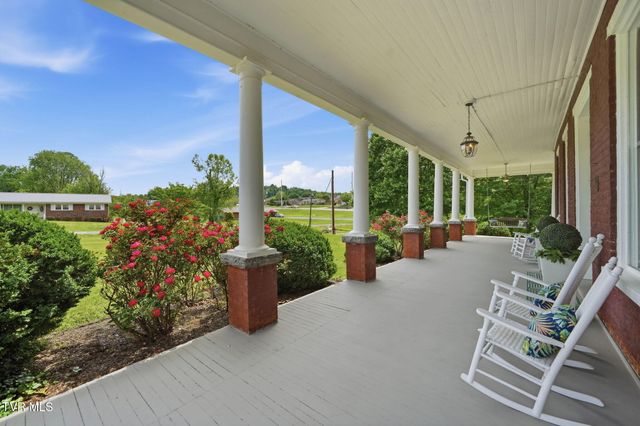240 Maplehurst Lane, Bluff City, TN 37618