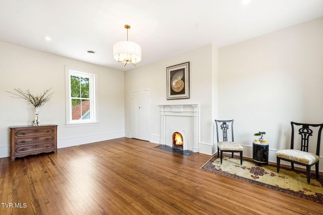 240 Maplehurst Lane, Bluff City, TN 37618