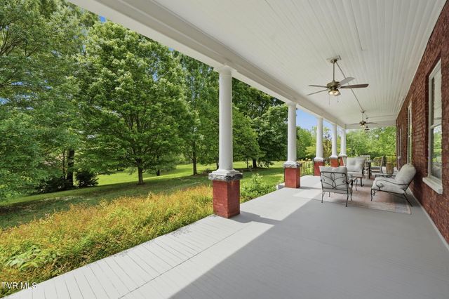 240 Maplehurst Lane, Bluff City, TN 37618