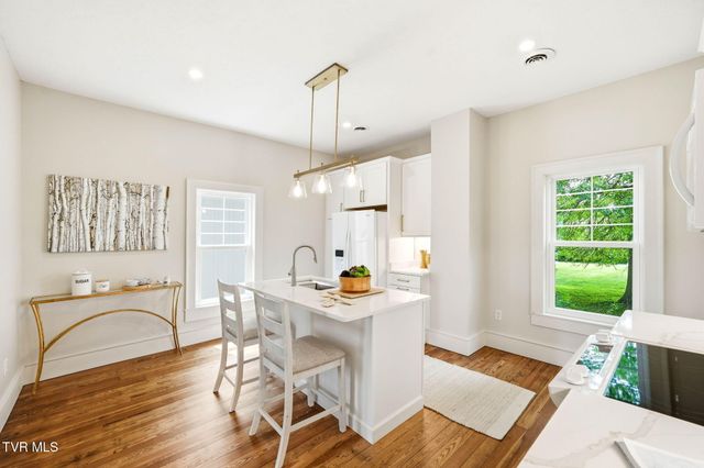240 Maplehurst Lane, Bluff City, TN 37618
