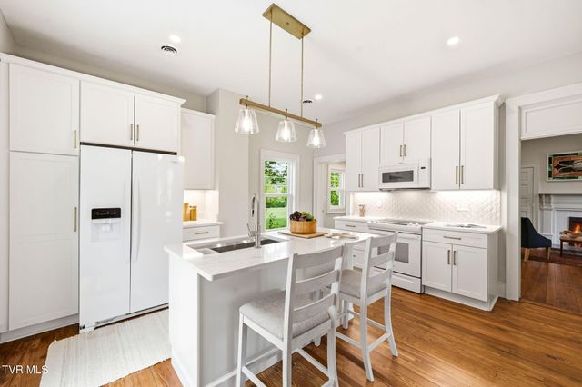 240 Maplehurst Lane, Bluff City, TN 37618