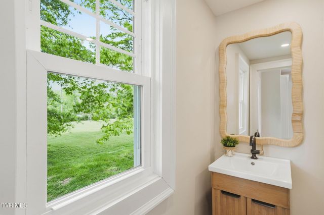 240 Maplehurst Lane, Bluff City, TN 37618