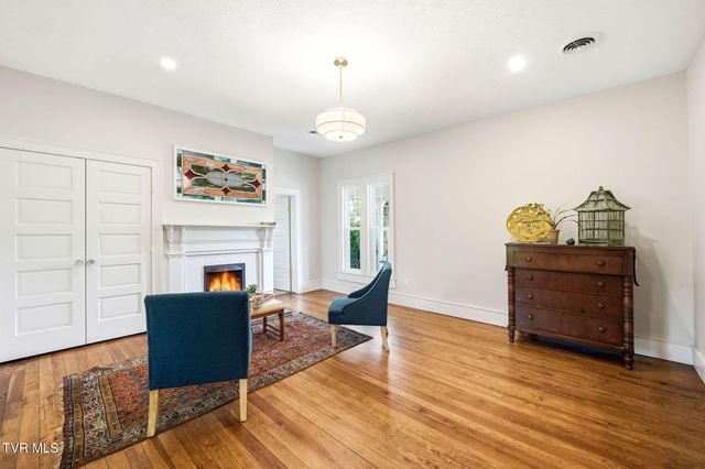 240 Maplehurst Lane, Bluff City, TN 37618