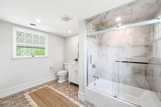 240 Maplehurst Lane, Bluff City, TN 37618