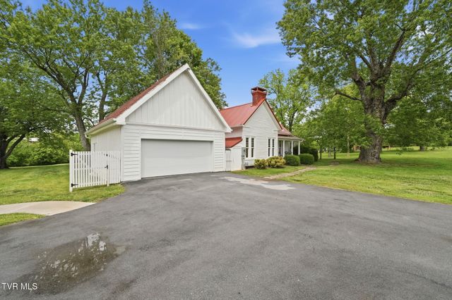 240 Maplehurst Lane, Bluff City, TN 37618