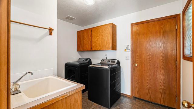 1220 E Brierwood Dr, Spokane, WA 99218