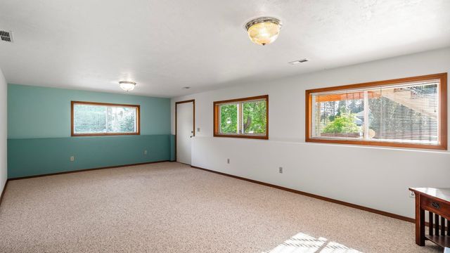 1220 E Brierwood Dr, Spokane, WA 99218