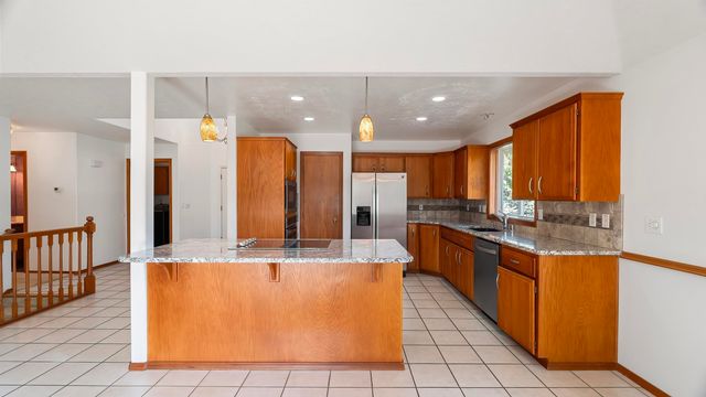 1220 E Brierwood Dr, Spokane, WA 99218