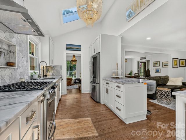 1401 Worcaster Place, Charlotte, NC 28211