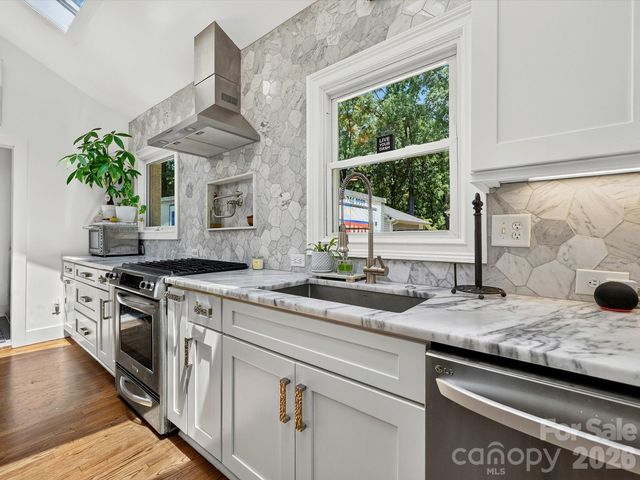 1401 Worcaster Place, Charlotte, NC 28211